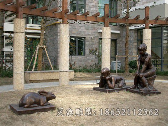 儿童嬉戏街边人物铜雕