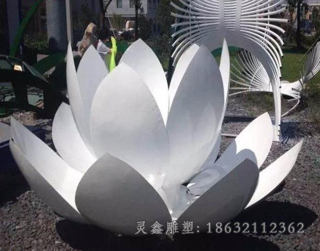 不锈钢白色荷花城市雕塑