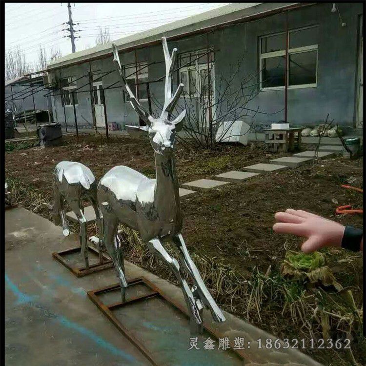 公园镜面不锈钢跳跃鹿雕塑
