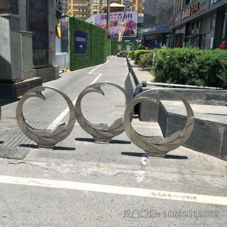 不锈钢镜面抽象圆环雕塑