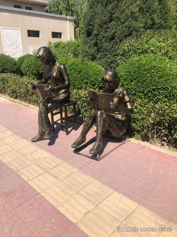 街边看书人物景观铜雕