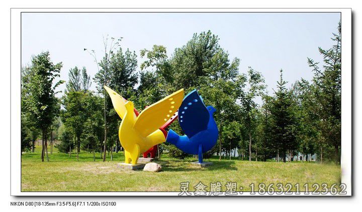 不锈钢彩绘鸽子园林雕塑