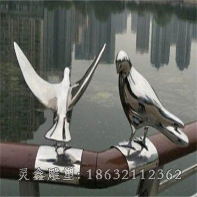 不锈钢镜面鸽子景区雕塑