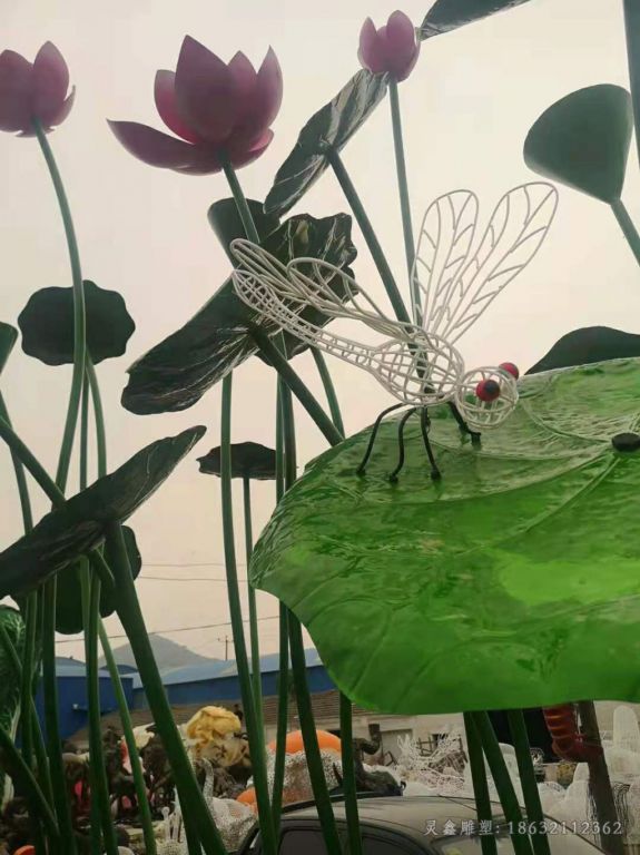 不锈钢彩绘荷花景观雕塑