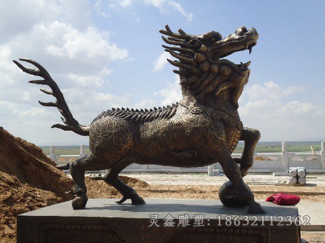 踩球麒麟校园景观铜雕