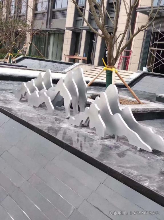 不锈钢镜面假山庭院雕塑