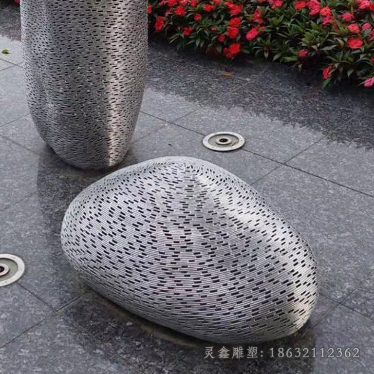 不锈钢镂空石头校园雕塑