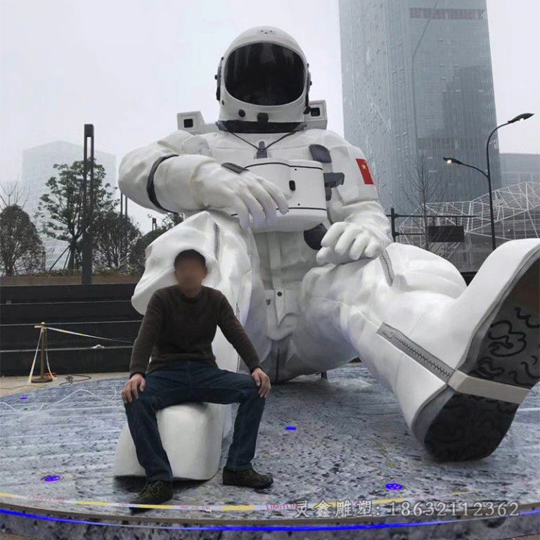 不锈钢宇航员校园雕塑