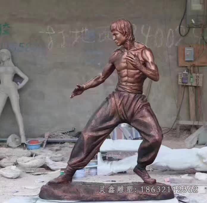 功夫之王李小龙街边铜雕