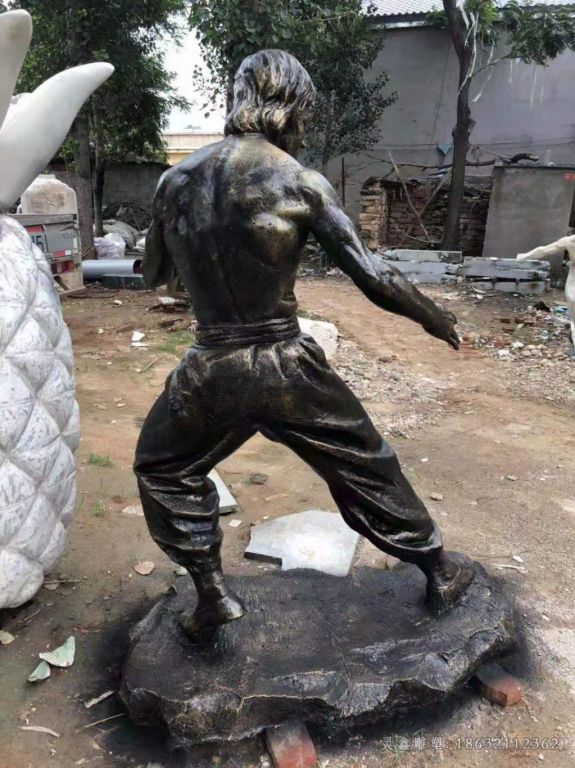 功夫之王李小龙商场铜雕