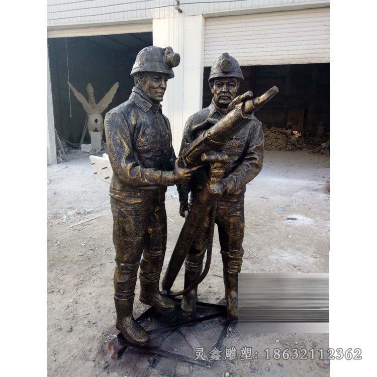 喷水消防员街边景观铜雕