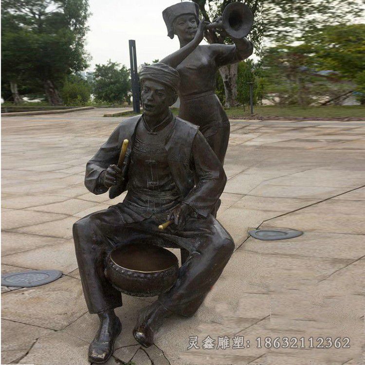 少数民族吹乐器户外铜雕