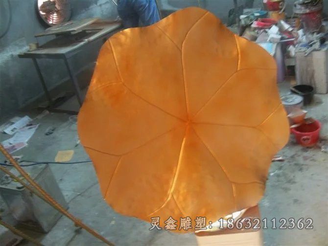 彩绘荷花城市景观铜雕