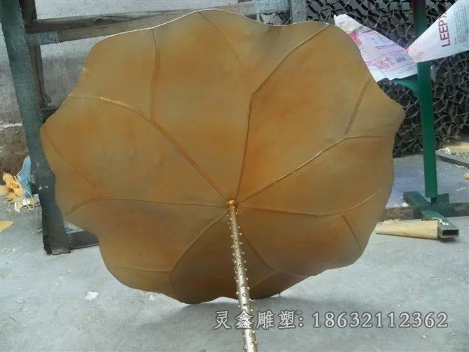 彩绘荷花广场景观铜雕