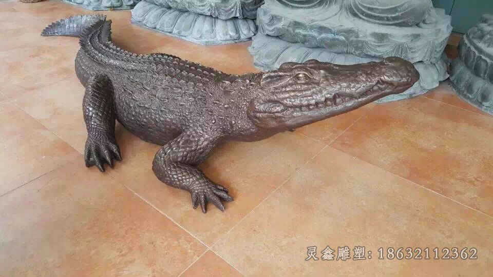 鳄鱼动物景观广场铜雕