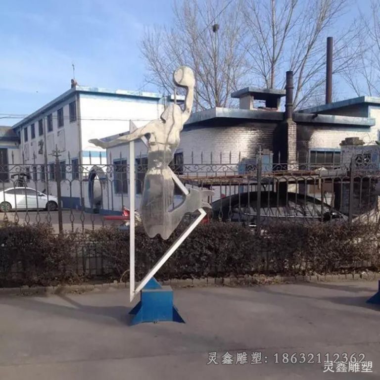 不锈钢打高尔夫球人物雕塑