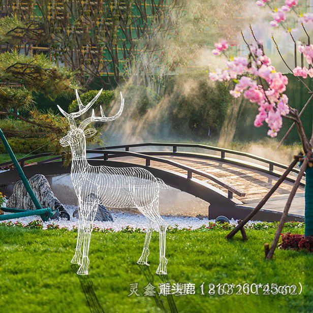 歪头镂空鹿不锈钢雕塑