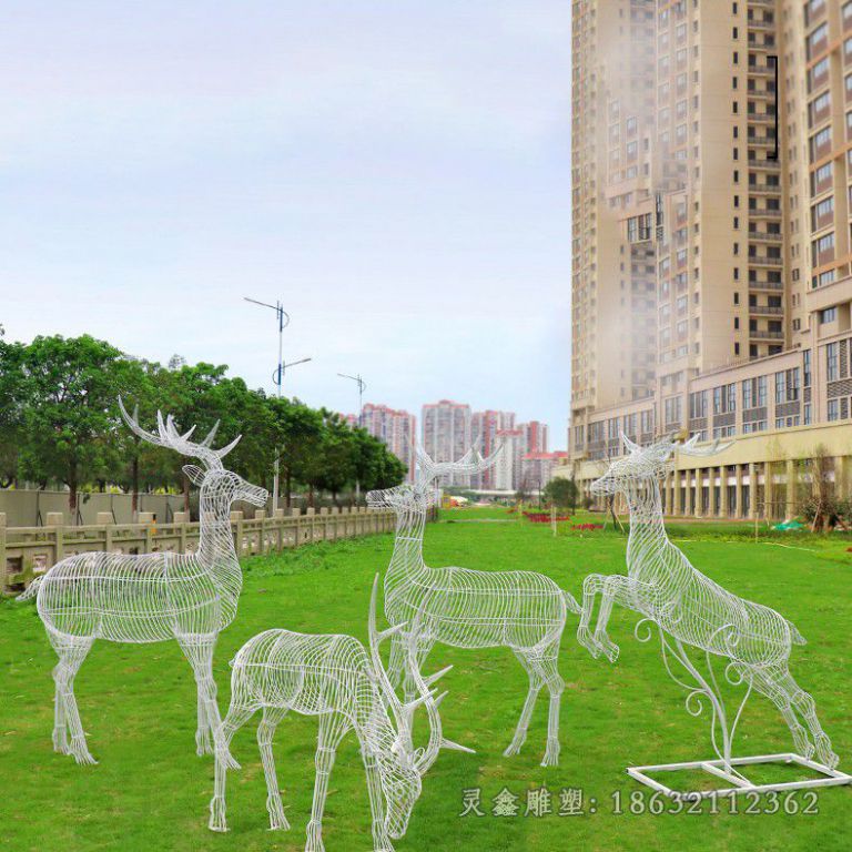 小区不锈钢镂空鹿雕塑