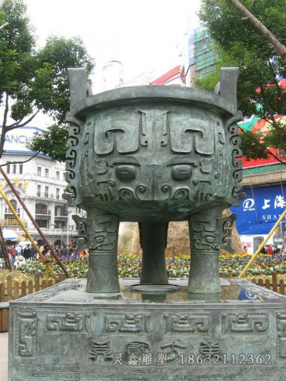 圆形青铜鼎广场铜雕