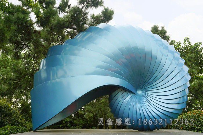 不锈钢彩绘海螺校园雕塑