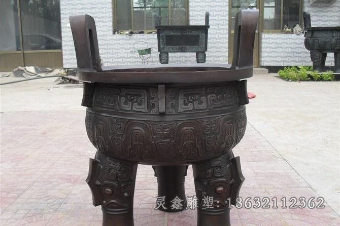 三足圆鼎小区景观铜雕