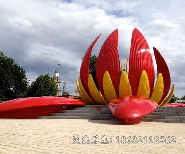 不锈钢红色花朵别墅雕塑