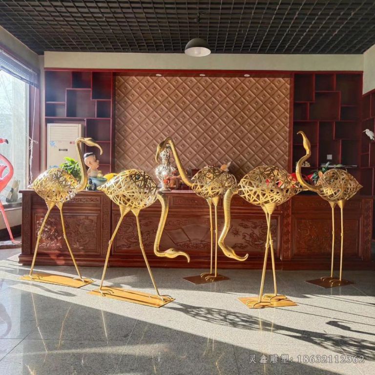 不锈钢镂空仙鹤城市雕塑