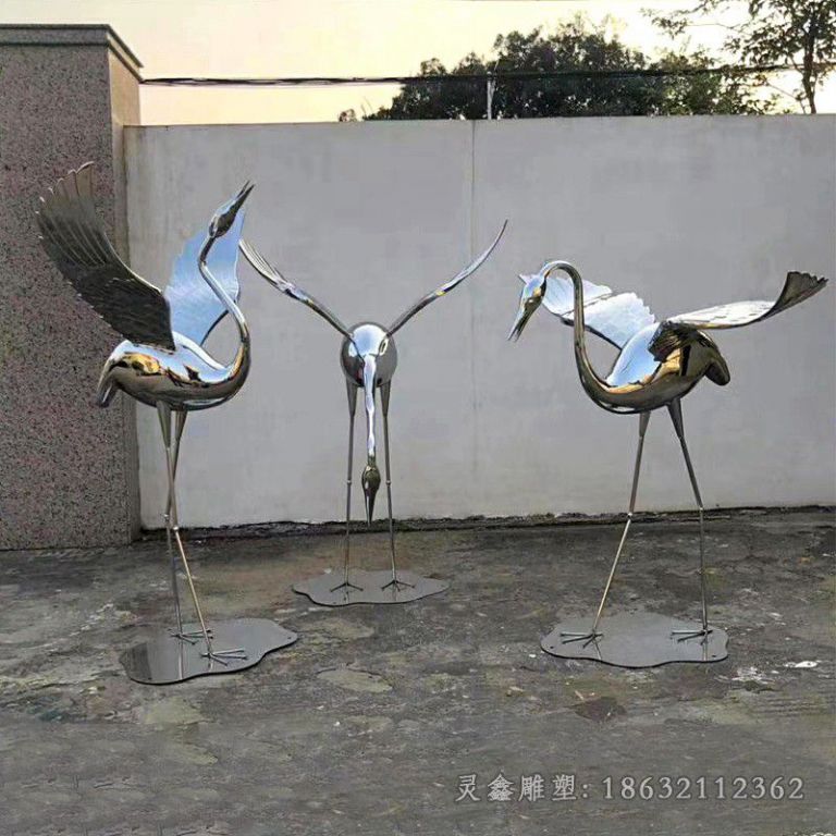 不锈钢展翅仙鹤景观雕塑