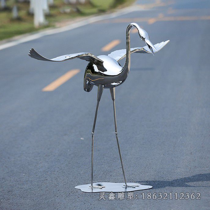 不锈钢展翅镜面仙鹤雕塑
