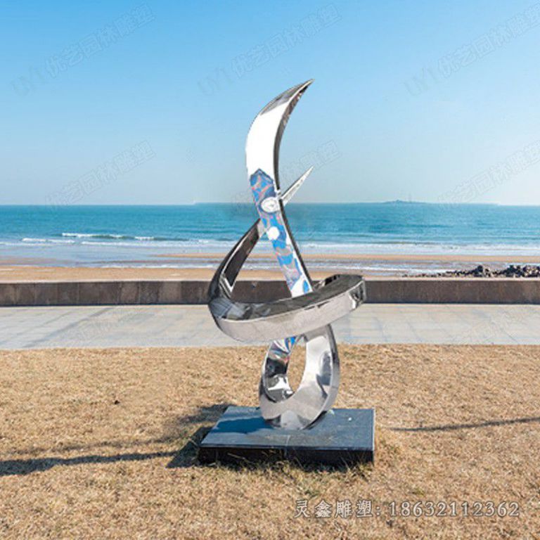 不锈钢镜面抽象海边雕塑