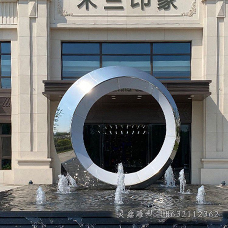 不锈钢镜面圆环景区雕塑