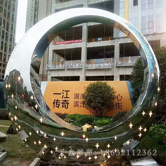 不锈钢镜面圆环别墅雕塑