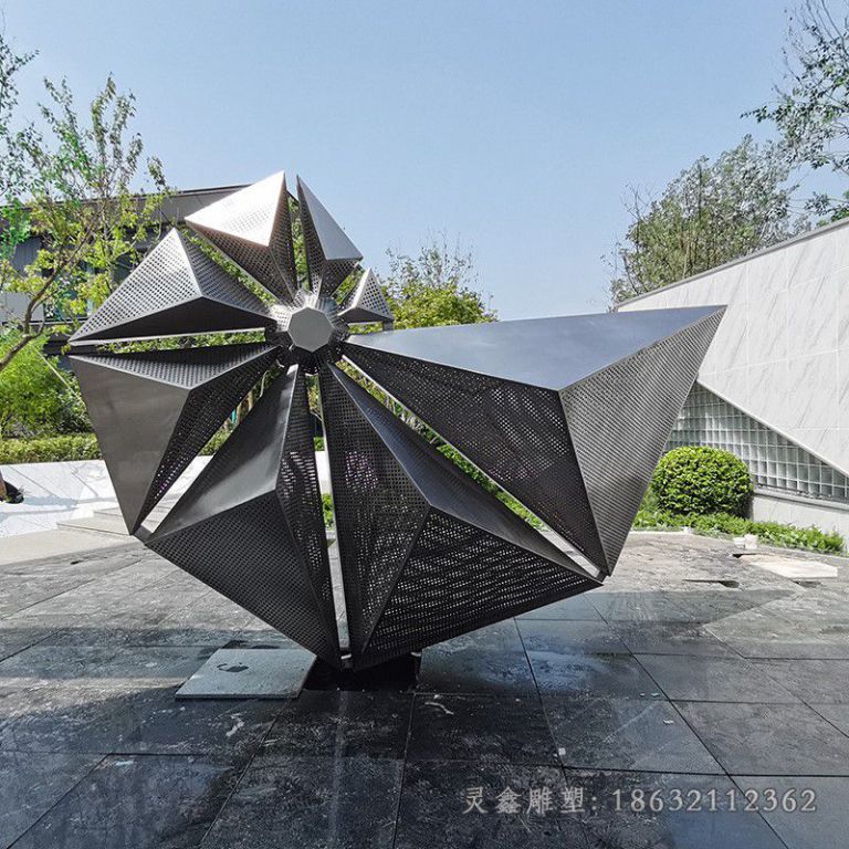 不锈钢镂空菱形景观雕塑