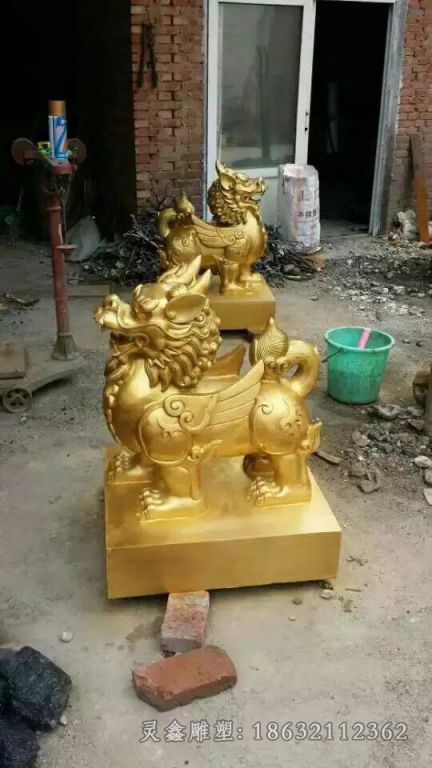 金色貔貅城市景观铜雕