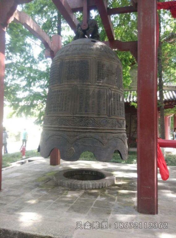 彩绘铜钟景区景观铜雕