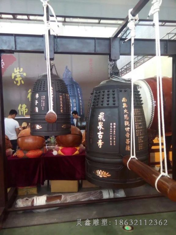彩绘铜钟街边景观铜雕