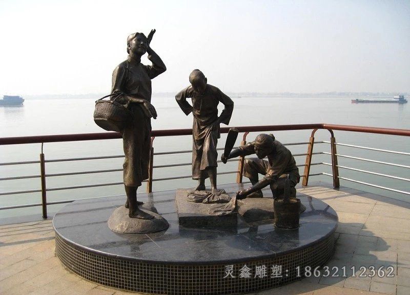 古代女人洗衣服铜雕