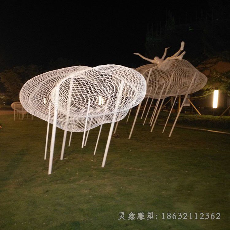 不锈钢镂空云朵校园雕塑