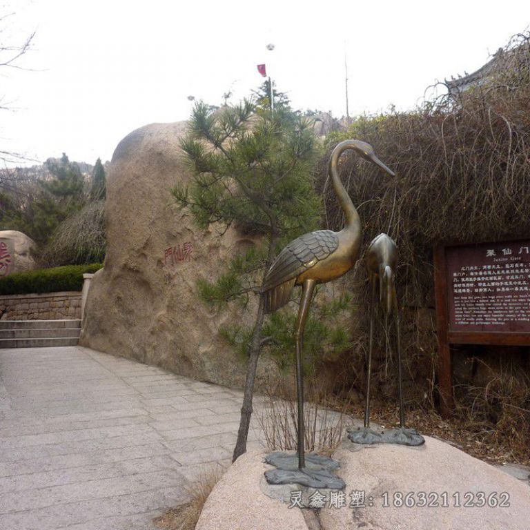 站姿仙鹤城市景观铜雕