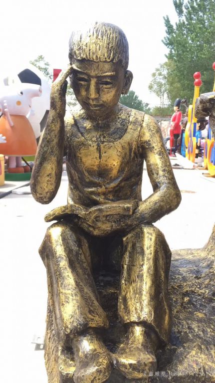 看书男孩城市人物铜雕