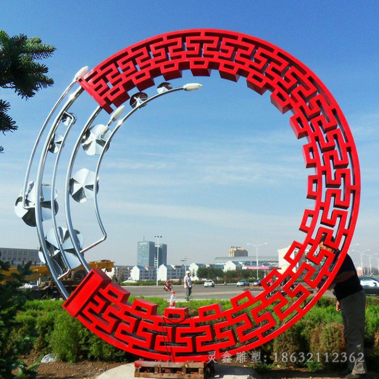 不锈钢花环彩绘景观雕塑