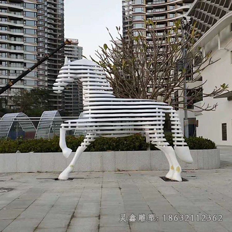 不锈钢镂空马别墅雕塑
