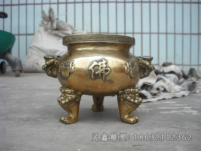 三足圆形香炉小区铜雕