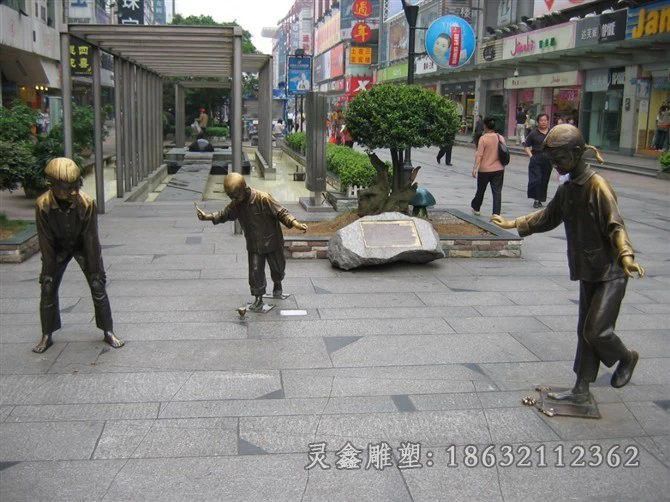 街边嬉戏儿童人物铜雕