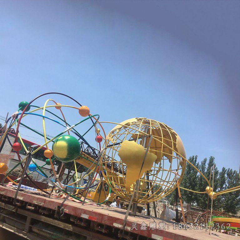 不锈钢彩绘抽象球景观雕塑