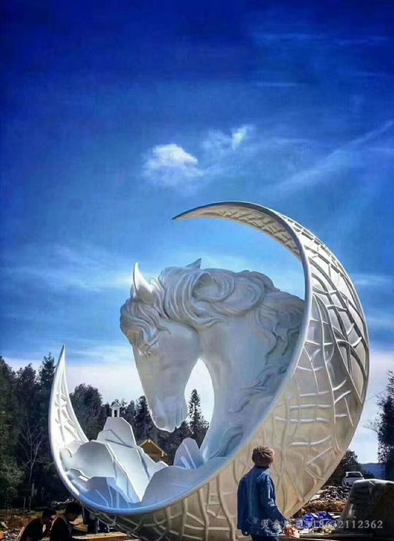 不锈钢月亮和马广场雕塑