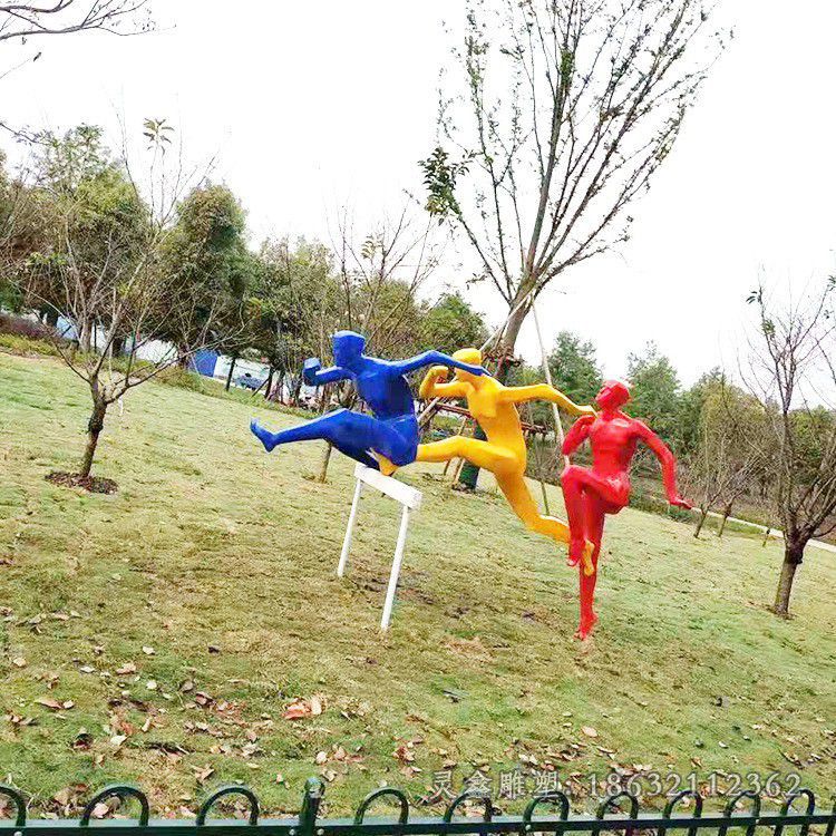 不锈钢彩绘跨栏景观雕塑