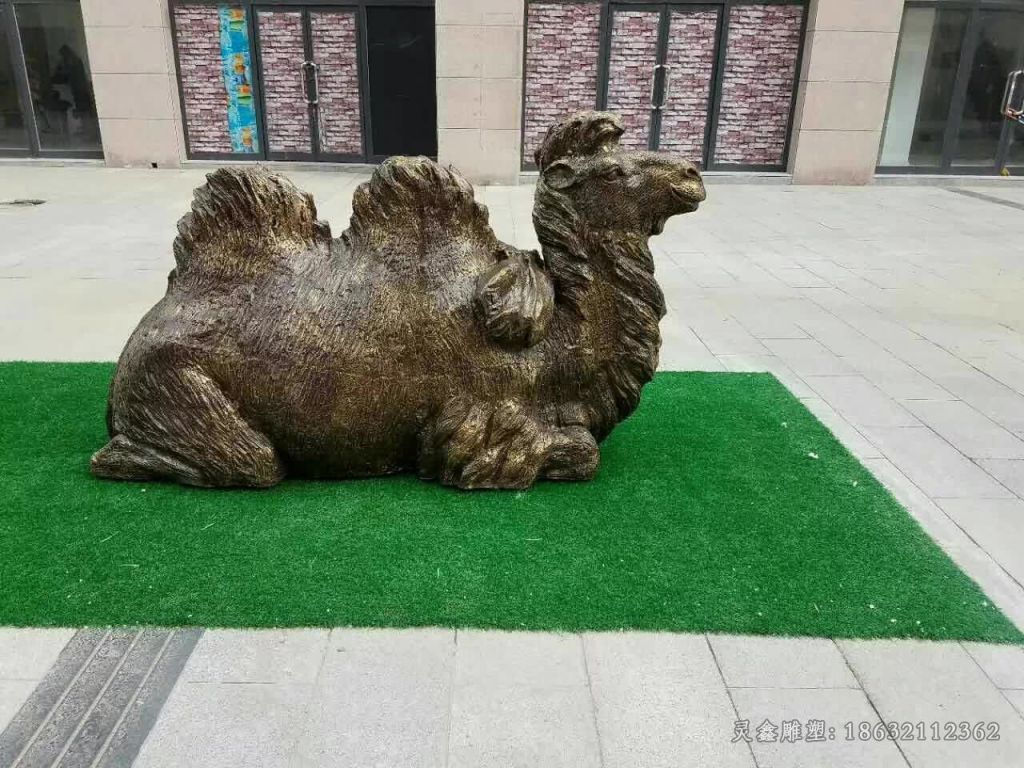 跪姿骆驼城市景观铜雕