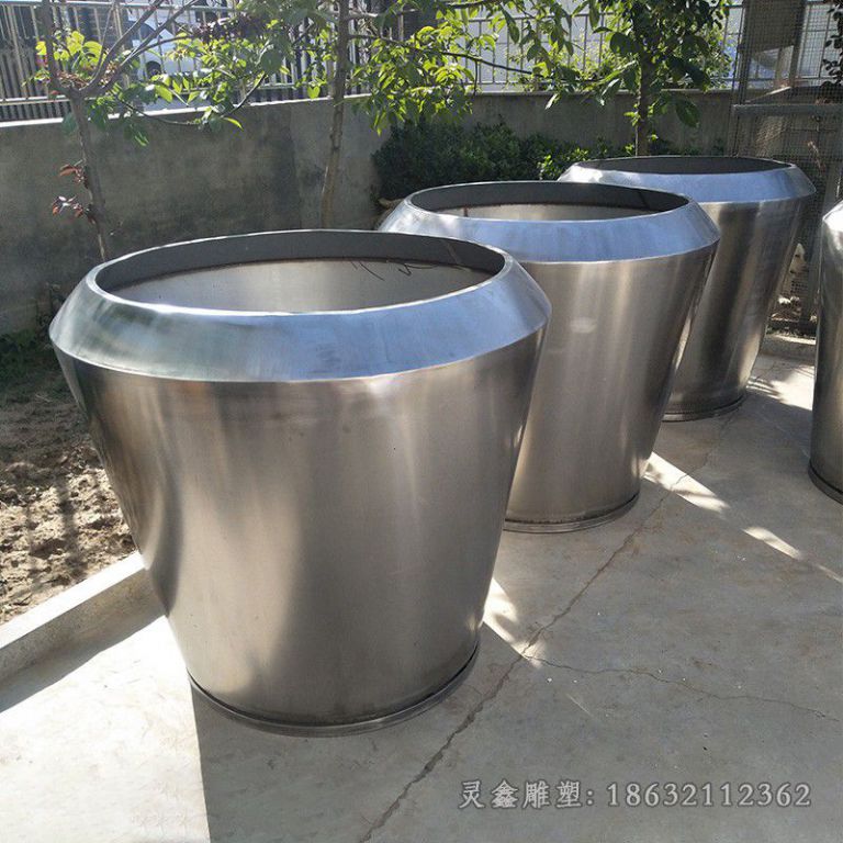 不锈钢镜面花盆城市雕塑