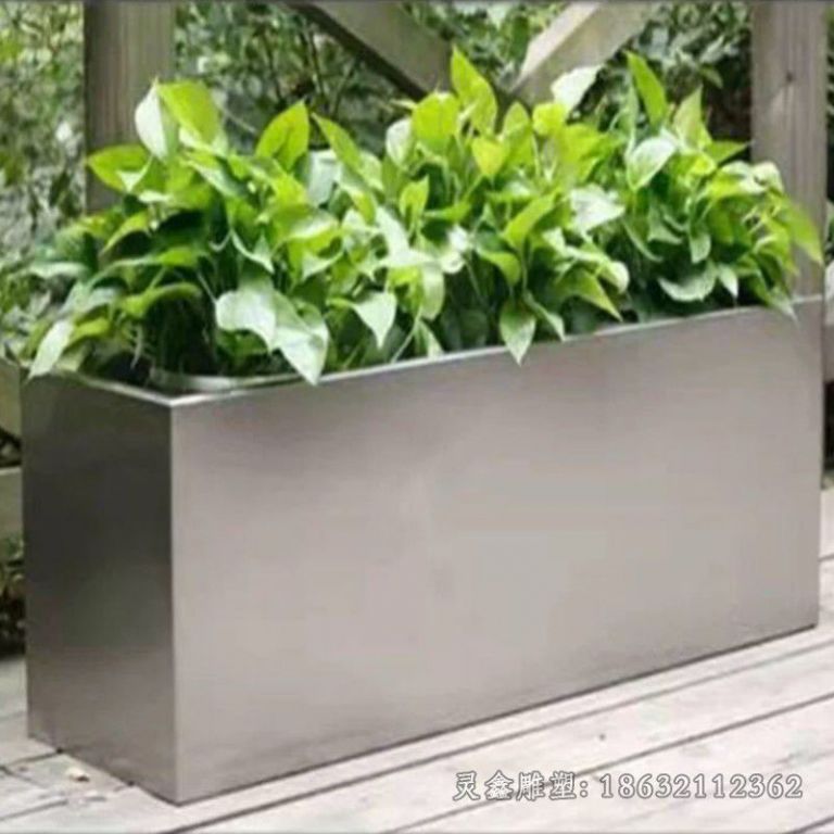 不锈钢镜面花盆景区雕塑